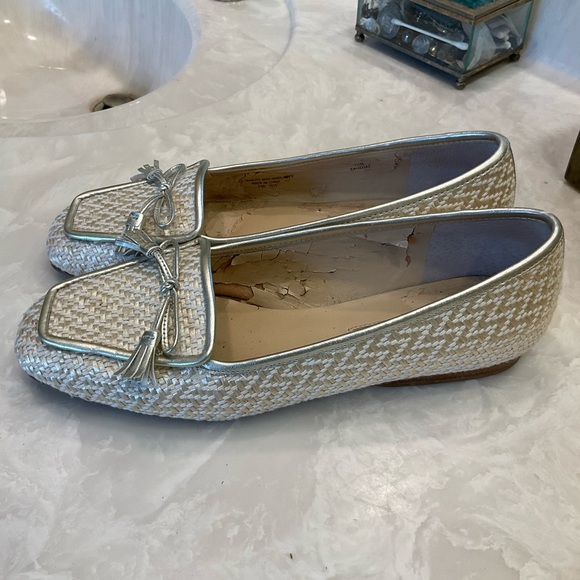 Enzo Angiolini Dressy Flats / Loafers / Slip Ons Gold Woven w/ Tassels, Size 7.5 - Picture 6 of 11